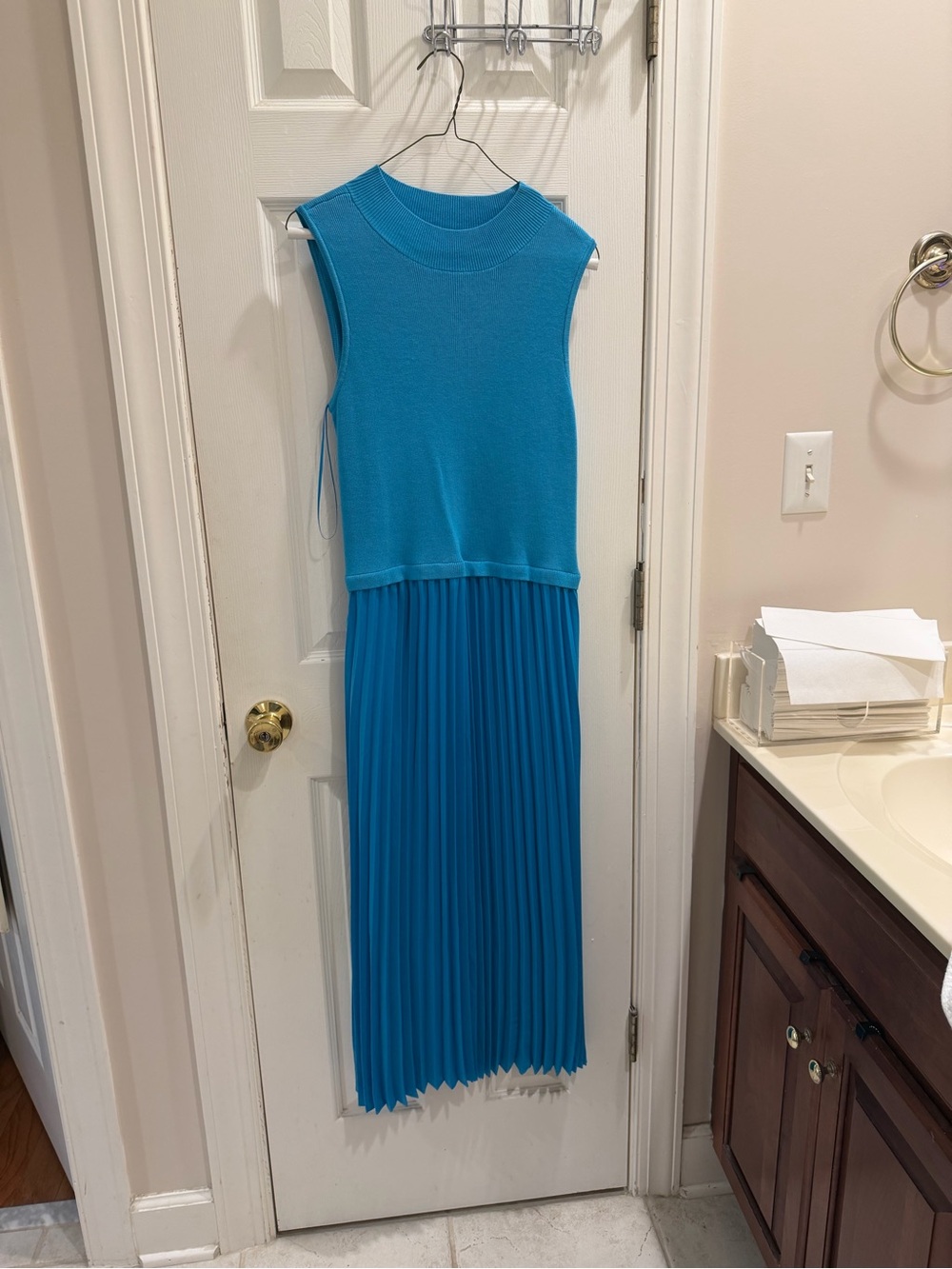 Sleeveless Pleated Midi Dress in Vibrant Teal